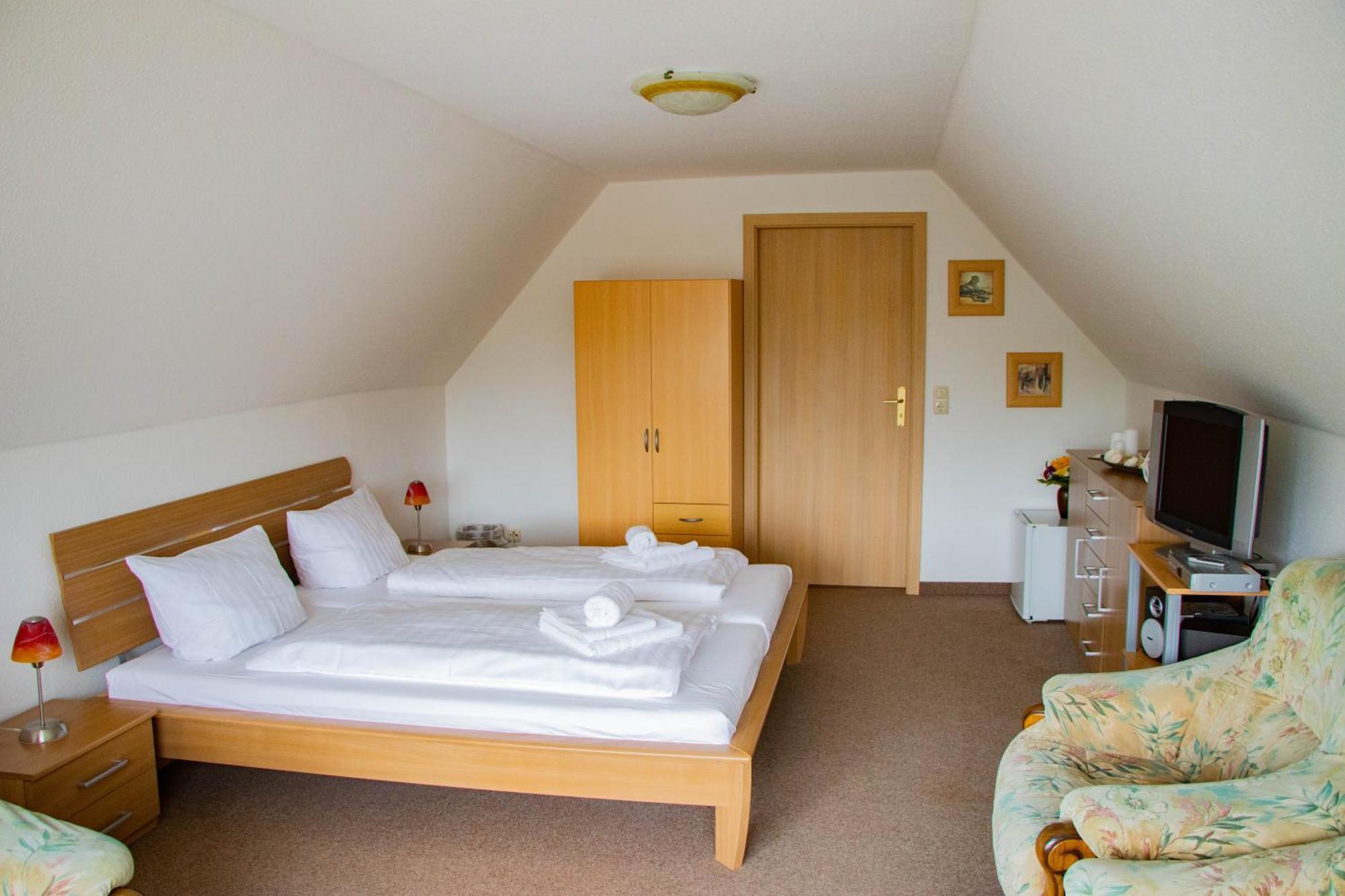 Ausflugsrestaurant & Pension Aalbude & Hausflossvermietung 15 Ps Am Kummerower See-Verchen Dargun Kültér fotó