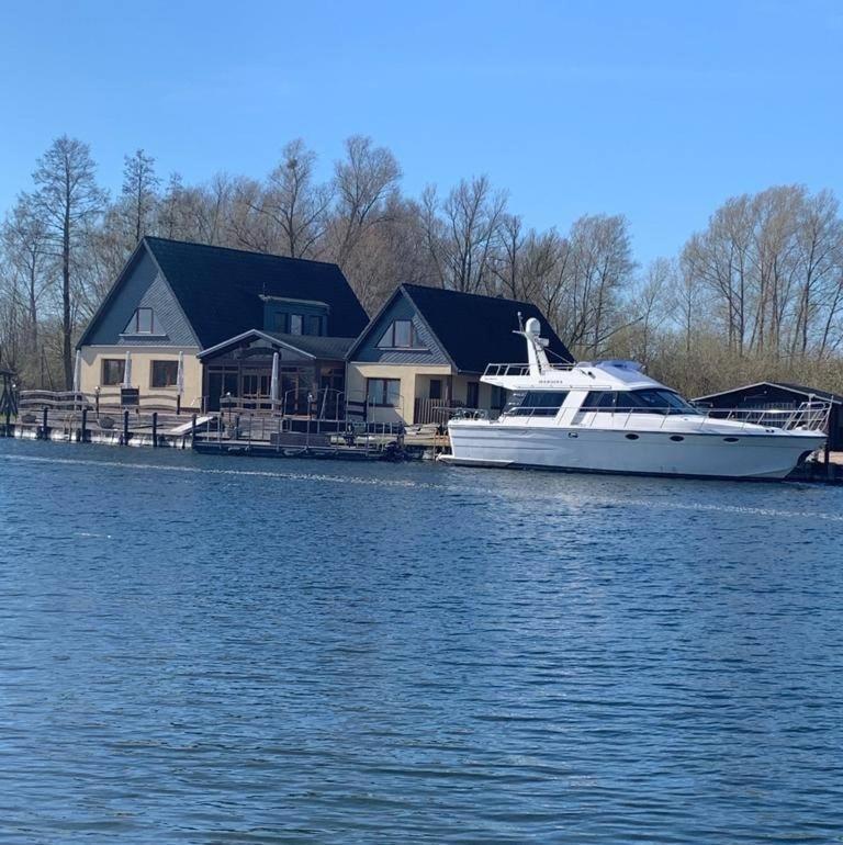Ausflugsrestaurant & Pension Aalbude & Hausflossvermietung 15 Ps Am Kummerower See-Verchen Dargun Kültér fotó