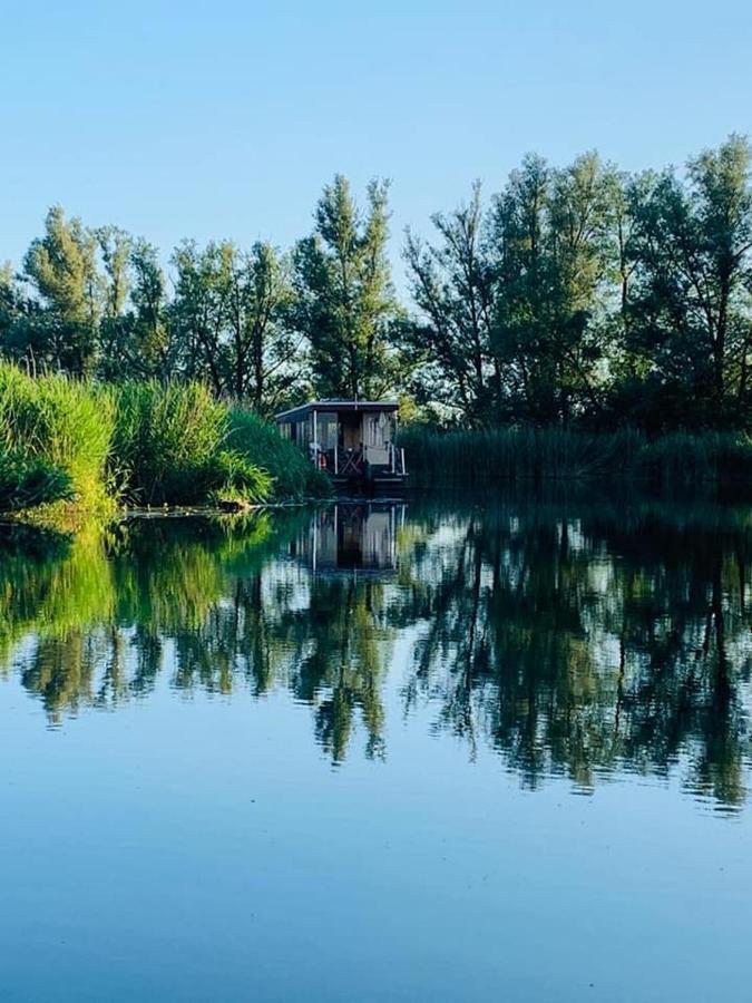 Ausflugsrestaurant & Pension Aalbude & Hausflossvermietung 15 Ps Am Kummerower See-Verchen Dargun Kültér fotó